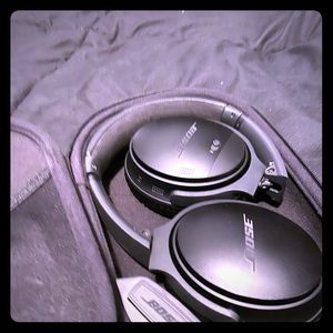 BOSE noise canceling headphones. NIB